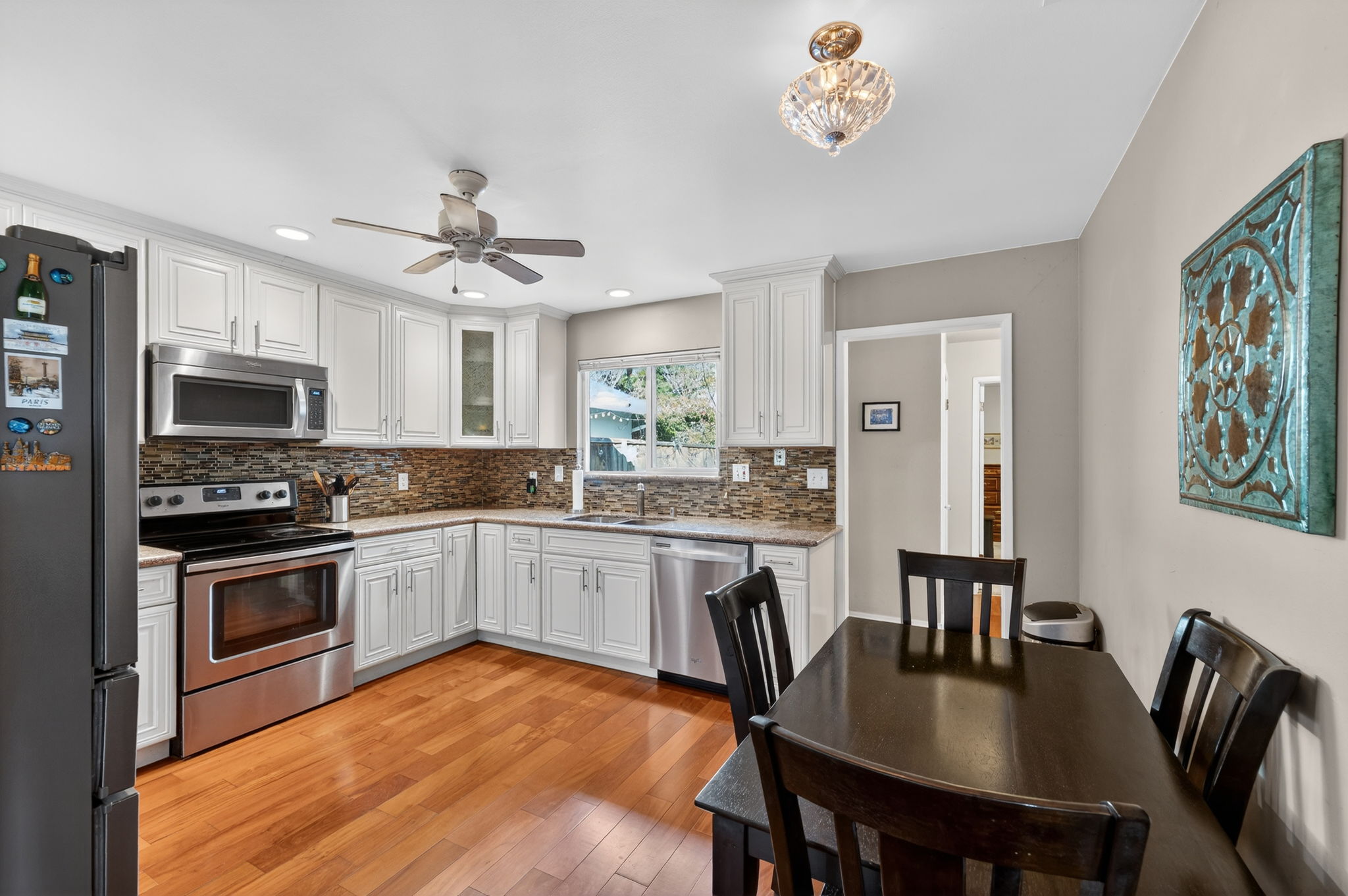 5027 kitchen / dining area