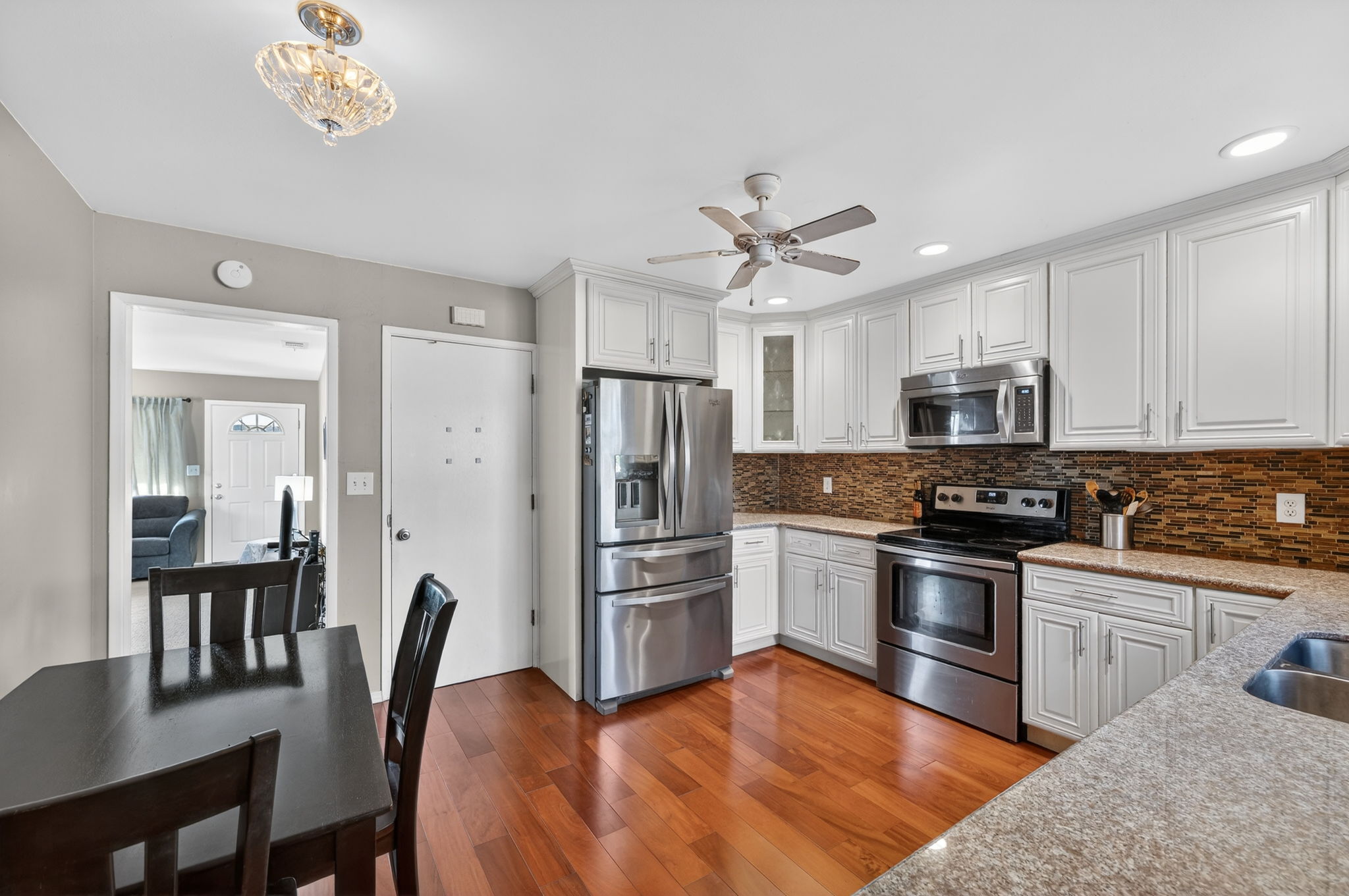5027 kitchen dining area 2