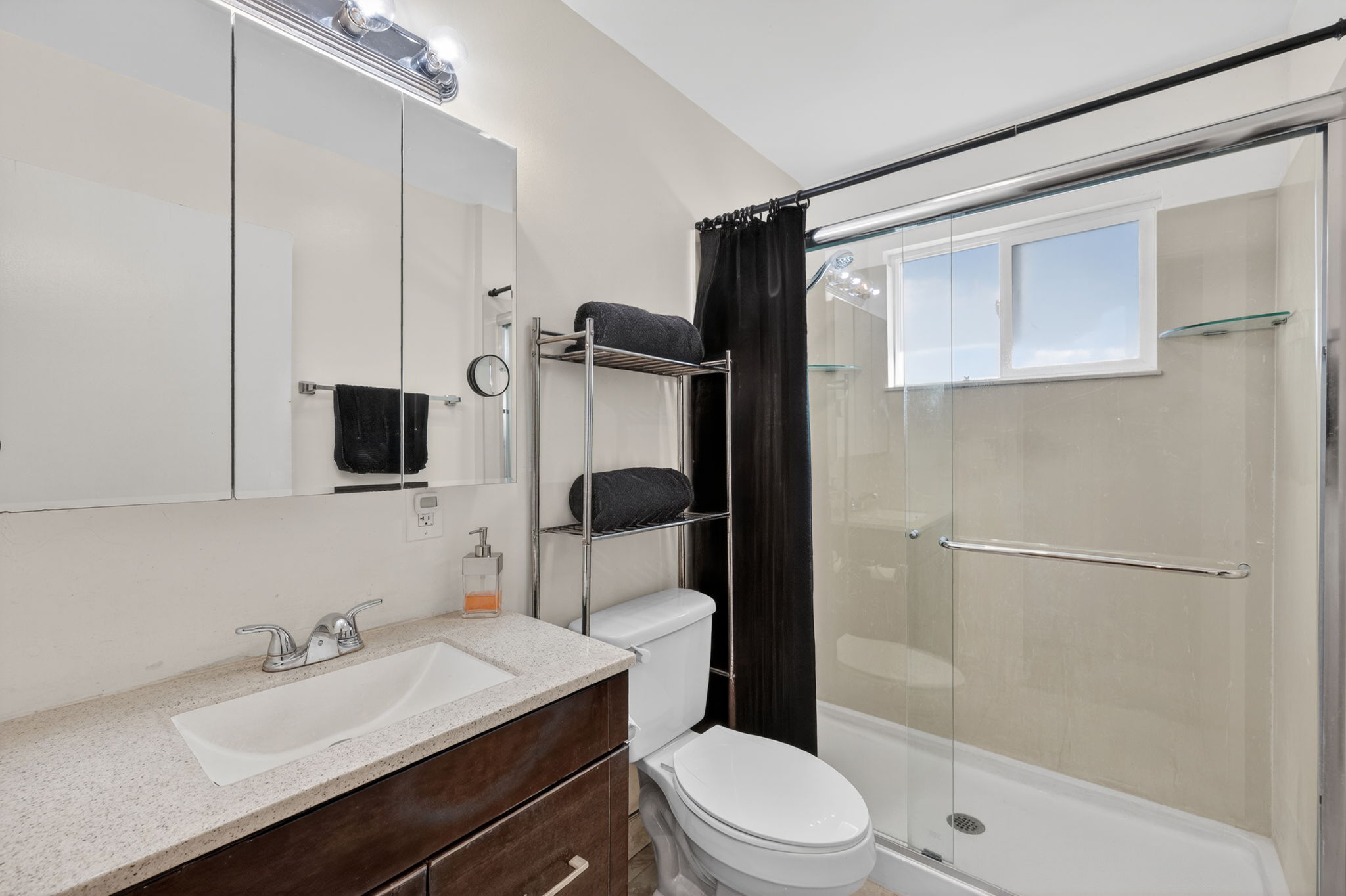 5027 full bathroom