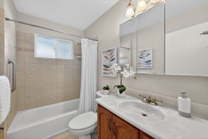 5029 Full Bathroom