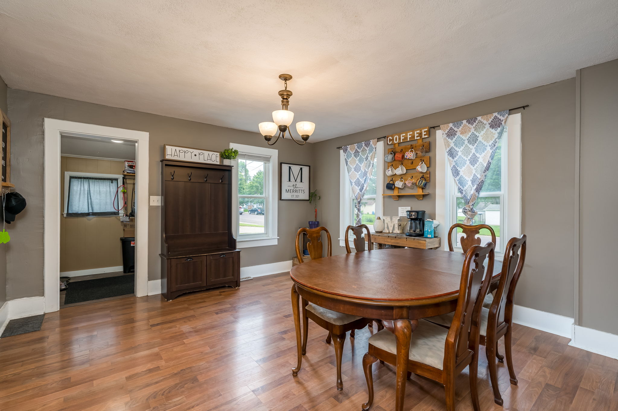 Foyer/Dining Room