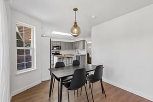 N Pine Ave-S2008-024.jpg