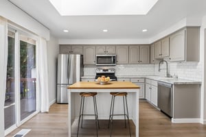 N Pine Ave-S2008-030.jpg