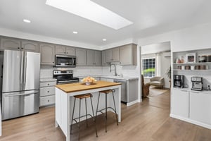N Pine Ave-S2008-032.jpg