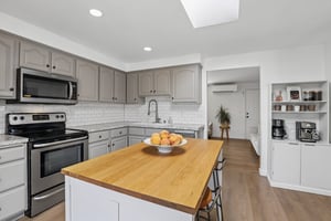 N Pine Ave-S2008-034.jpg