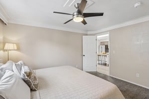 N Pine Ave-S2008-053.jpg
