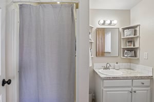 N Pine Ave-S2008-054.jpg