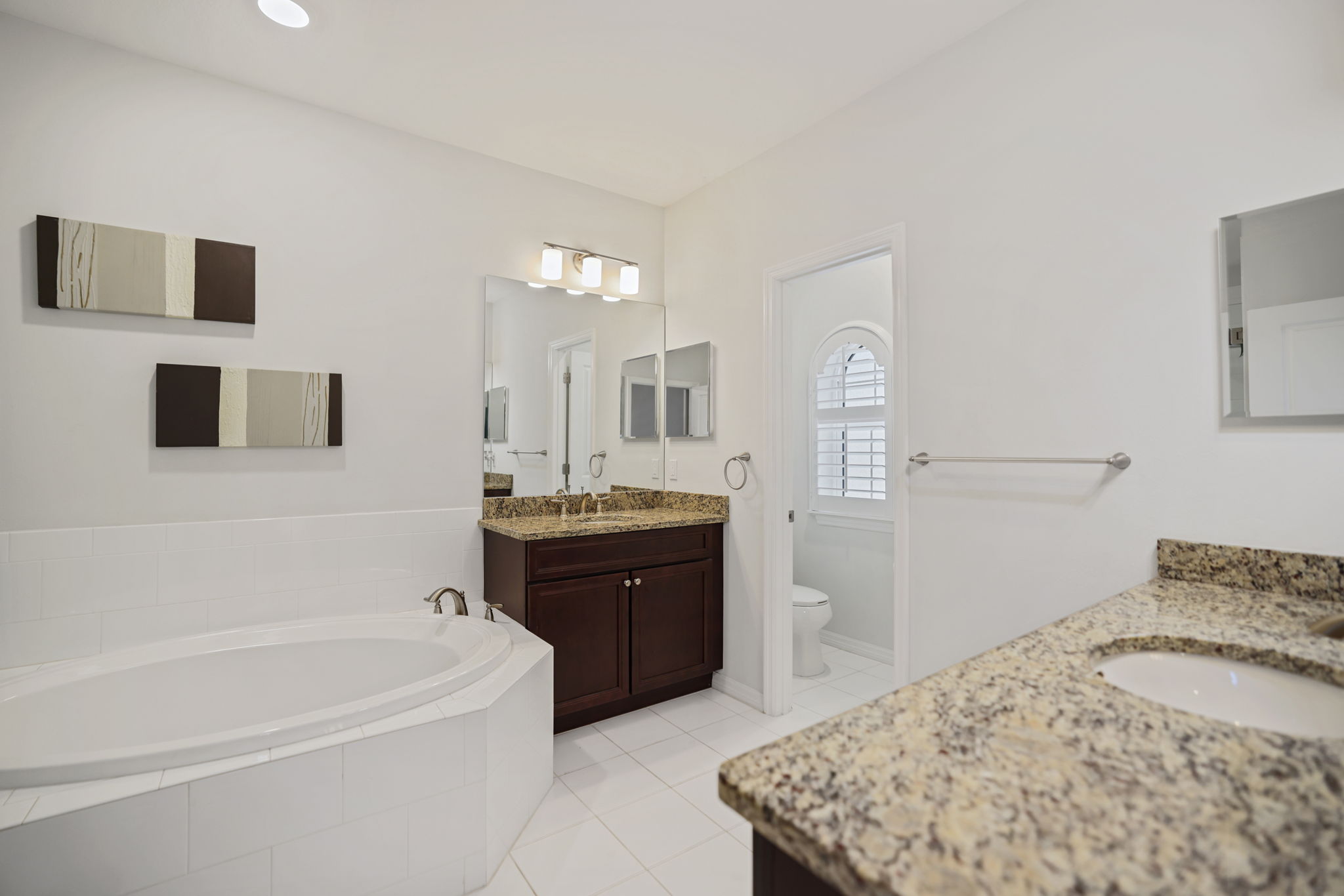 Bathroom 1 - 495A5682 (1)