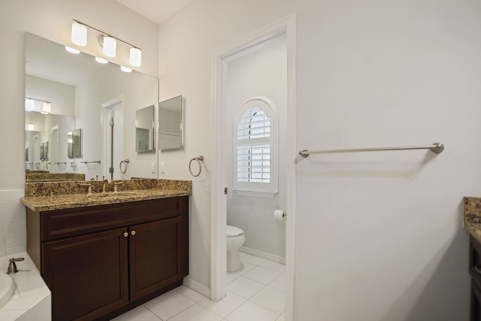 Bathroom 1 - 495A5692 (1)