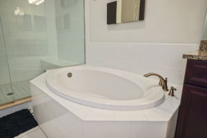 Bathroom 1 CU - 495A5693 (1)