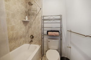 Bathroom 2 - 495A5705 (1)