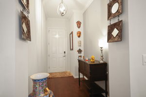 Front Entrance Hallway - 495A5767 (1)