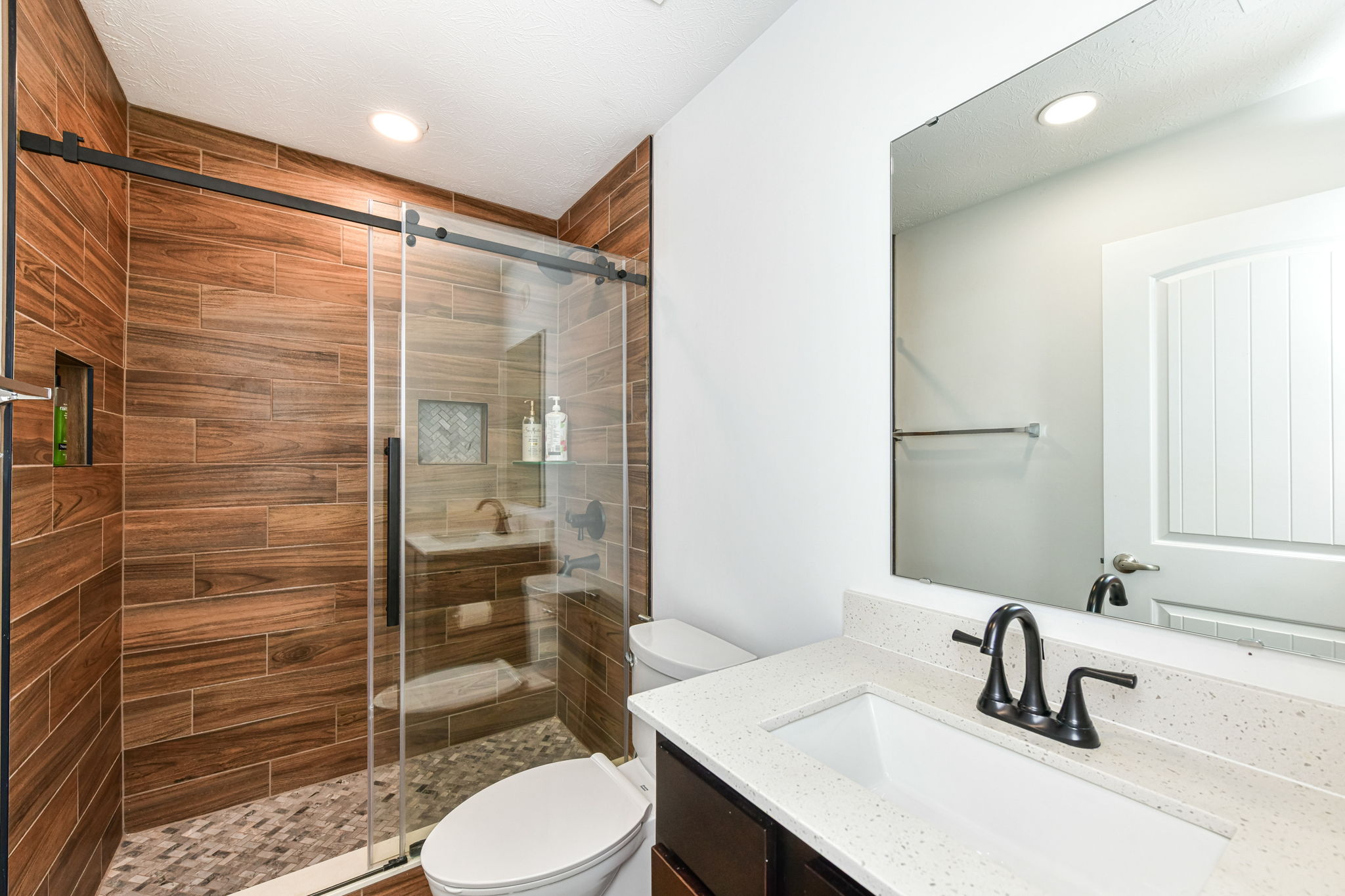 Full bath ensuite Bedroom 5