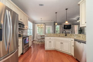 Kitchen/Breakfast Area