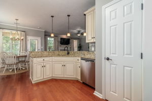 Kitchen/Breakfast Area