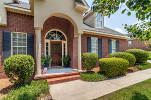 Front Porch/Entrance