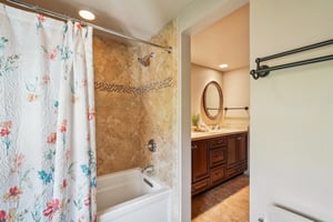 Westminster Dr-S0704-037.jpg