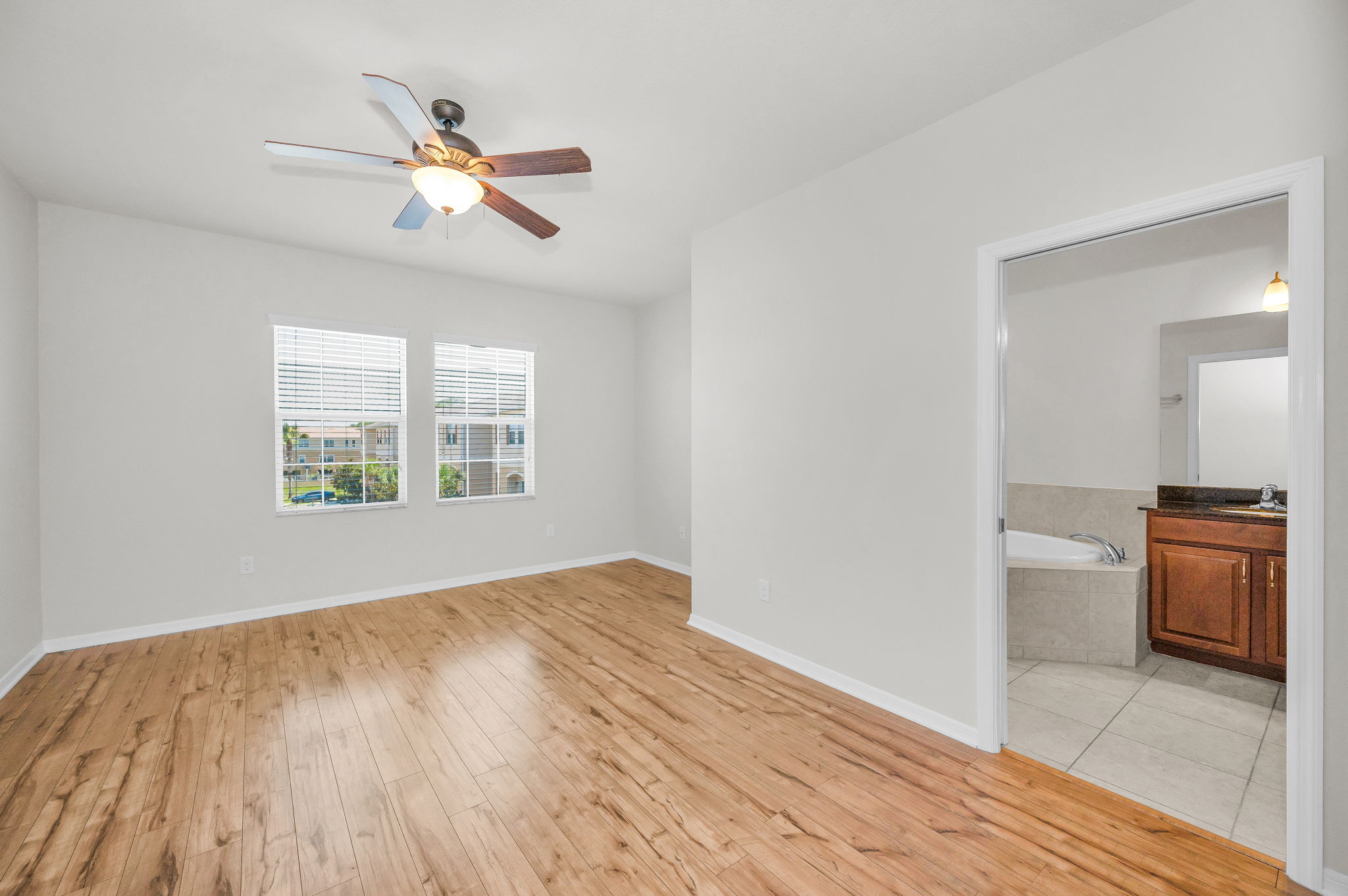 Upper Level Primary Bedroom1b