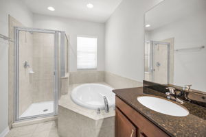 Upper Level Primary Bathroom1b