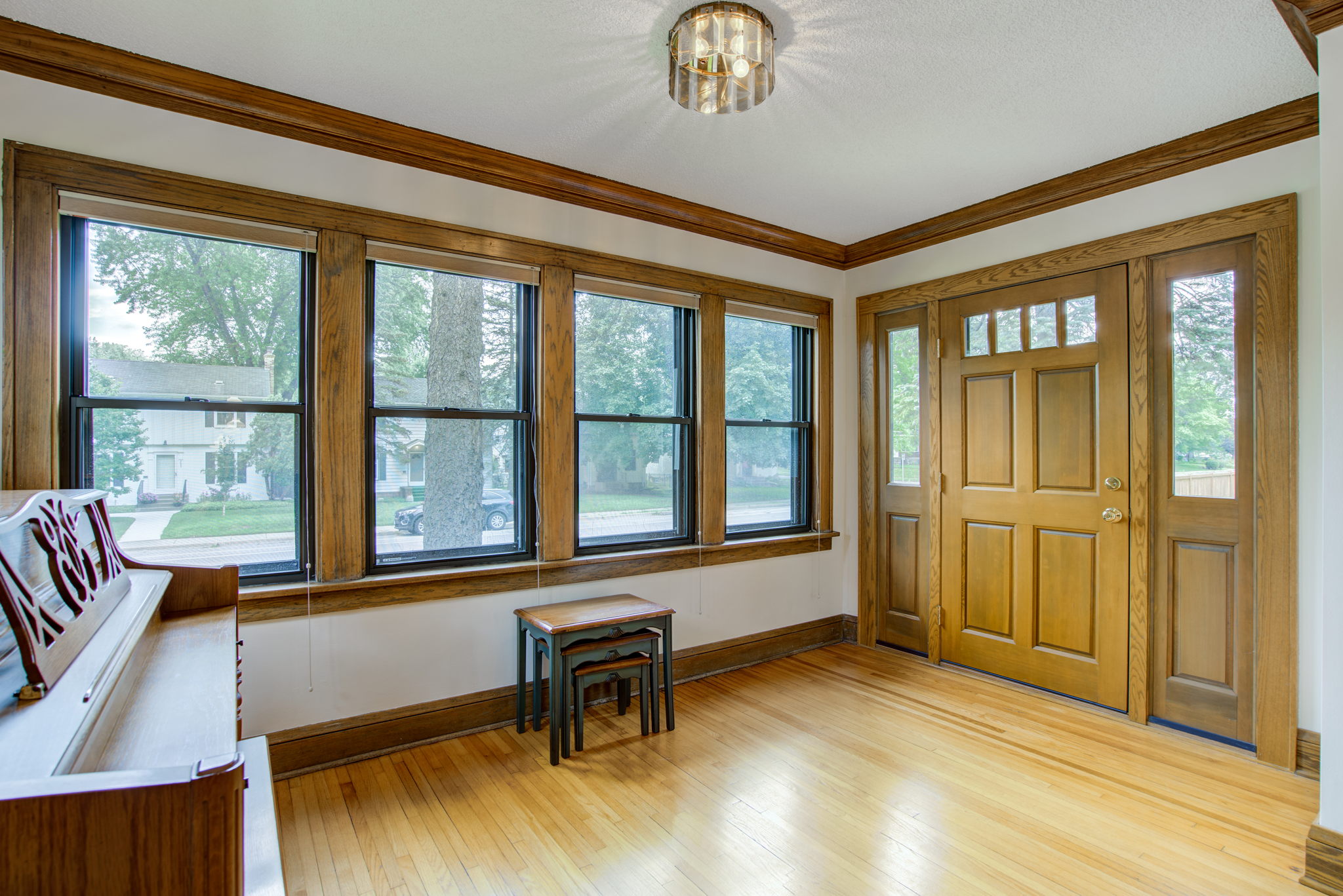 4 Foyer
