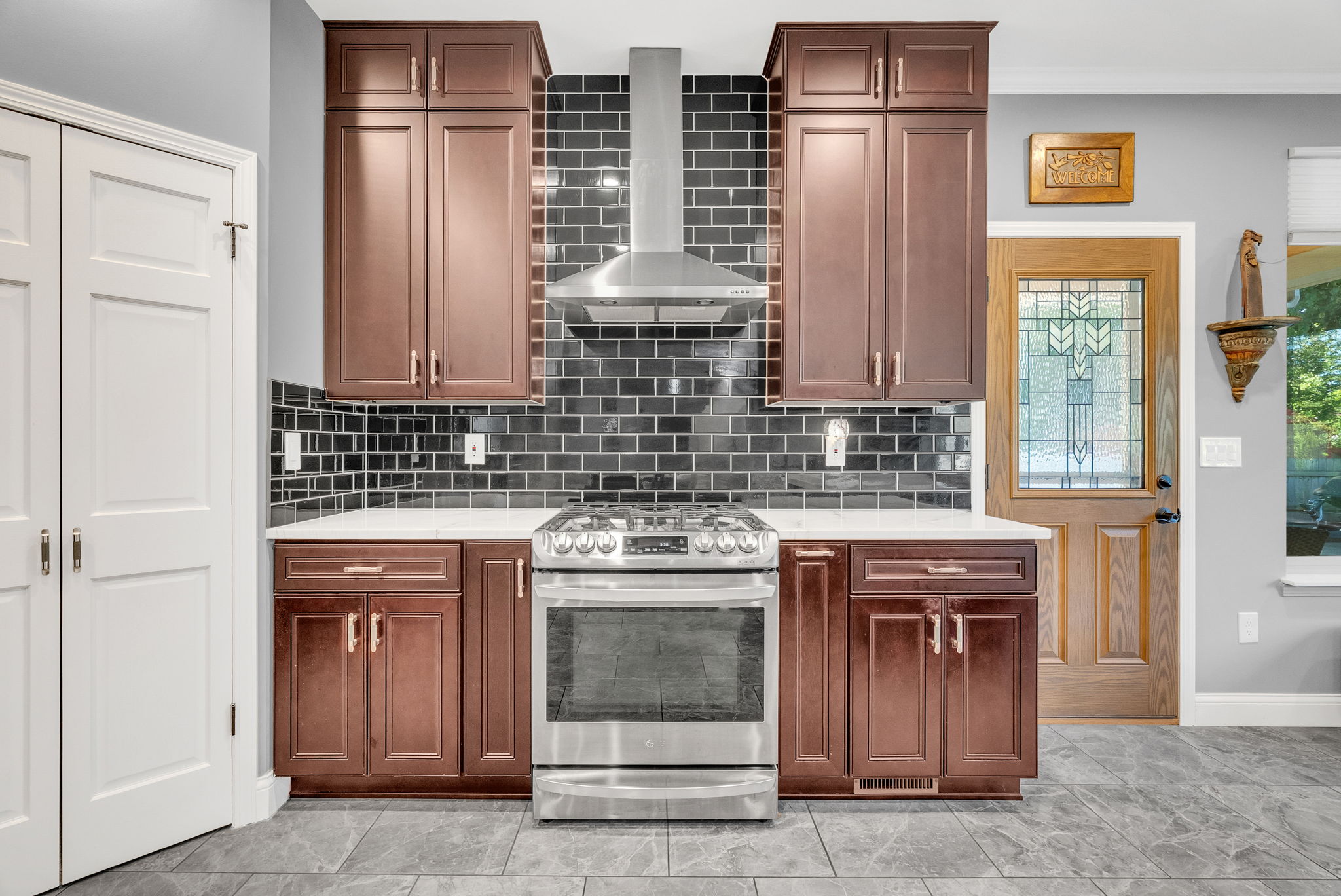 Beautiful stainless steal appliances with Pyramid hood fan