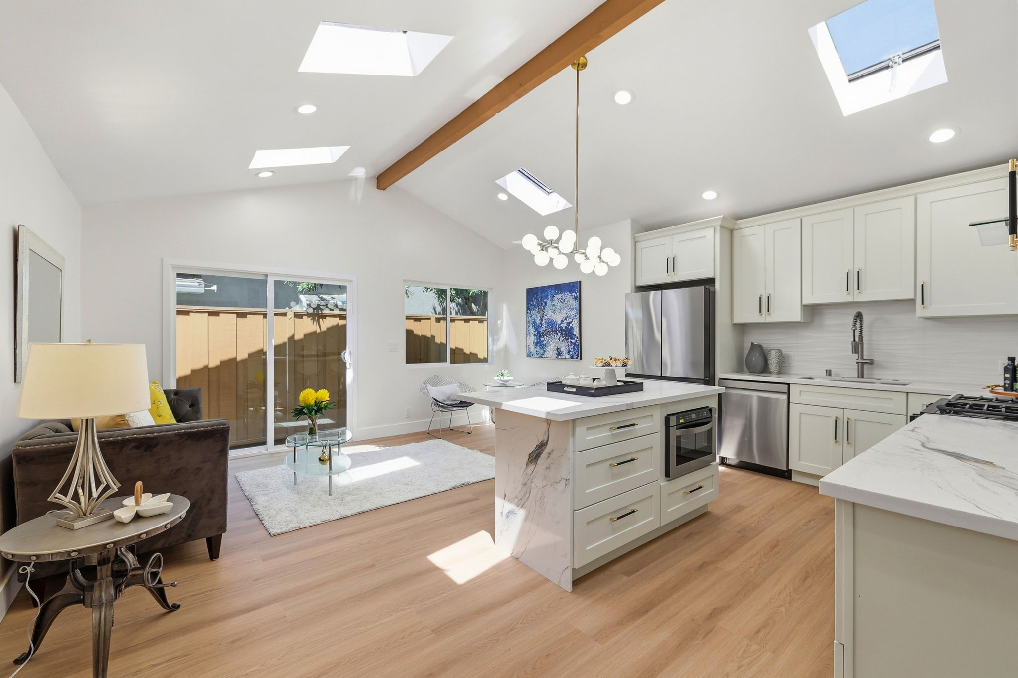 013_F8_5035 Grimsby Dr