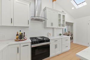 016_F8_5035 Grimsby Dr