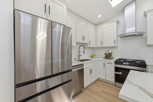017_F8_5035 Grimsby Dr