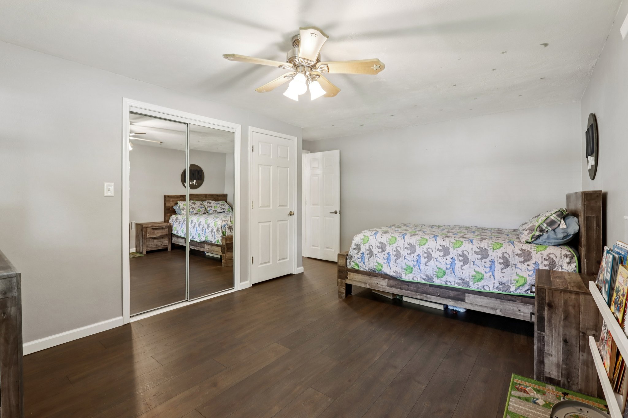 Pearl St-S0510-027.jpg