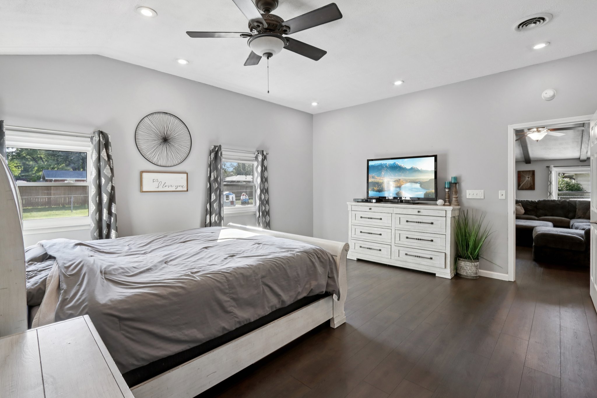 Pearl St-S0510-029.jpg