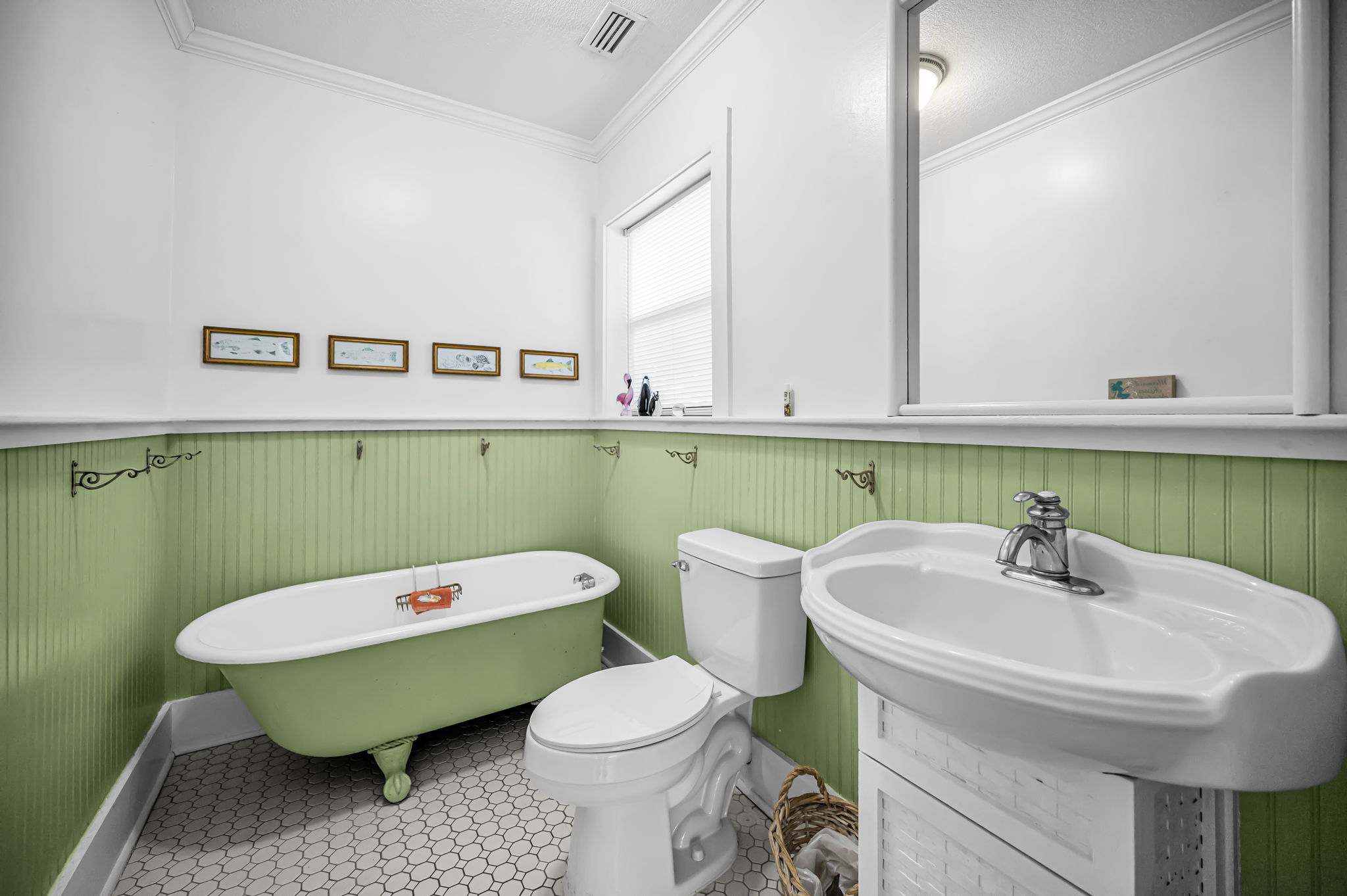 First Floor Bathroom11