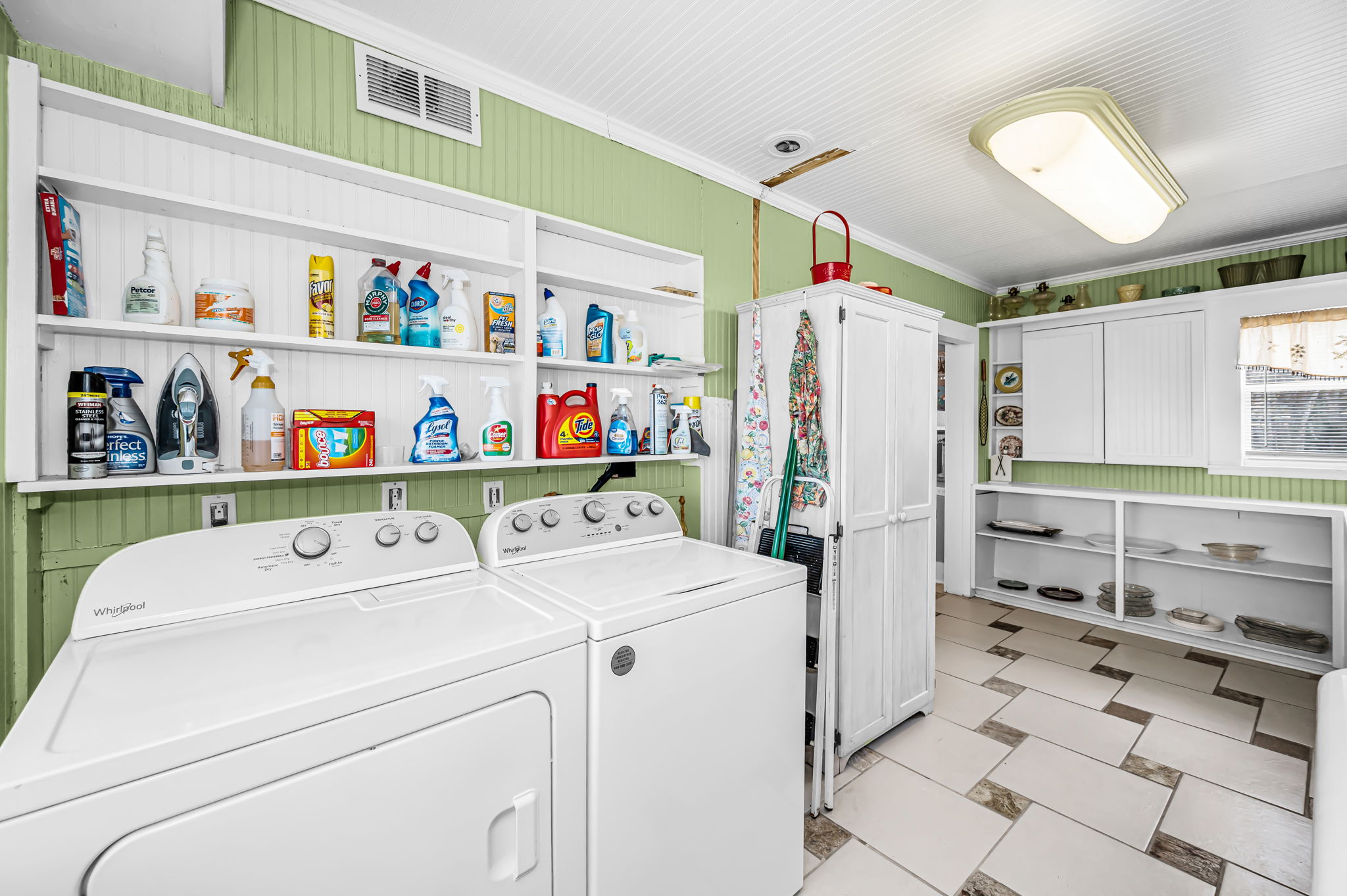 Laundry Room4