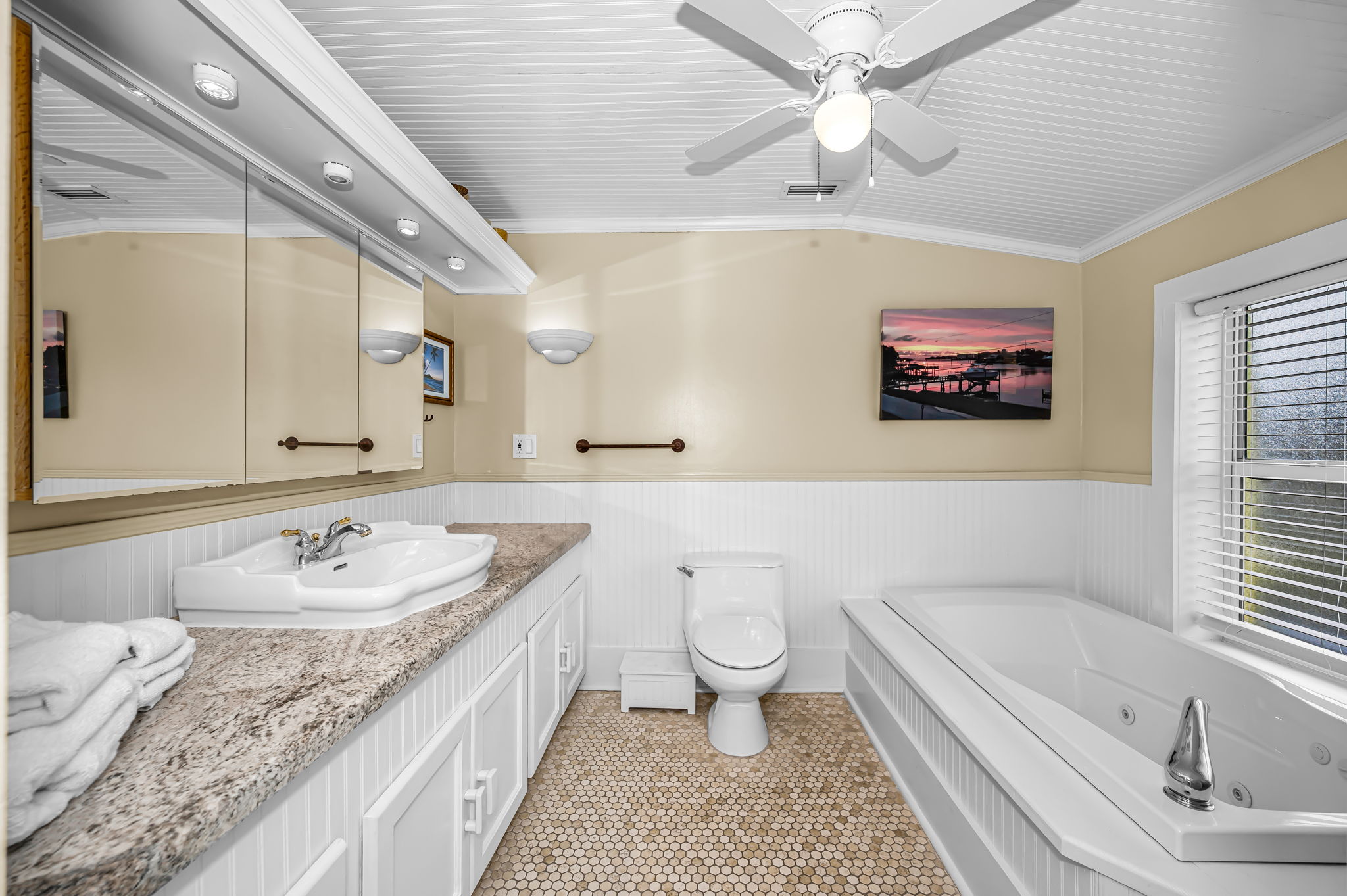 Upper Level Primary Bathroom1a