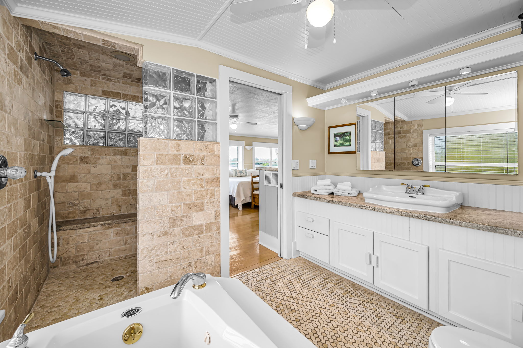 Upper Level Primary Bathroom1d