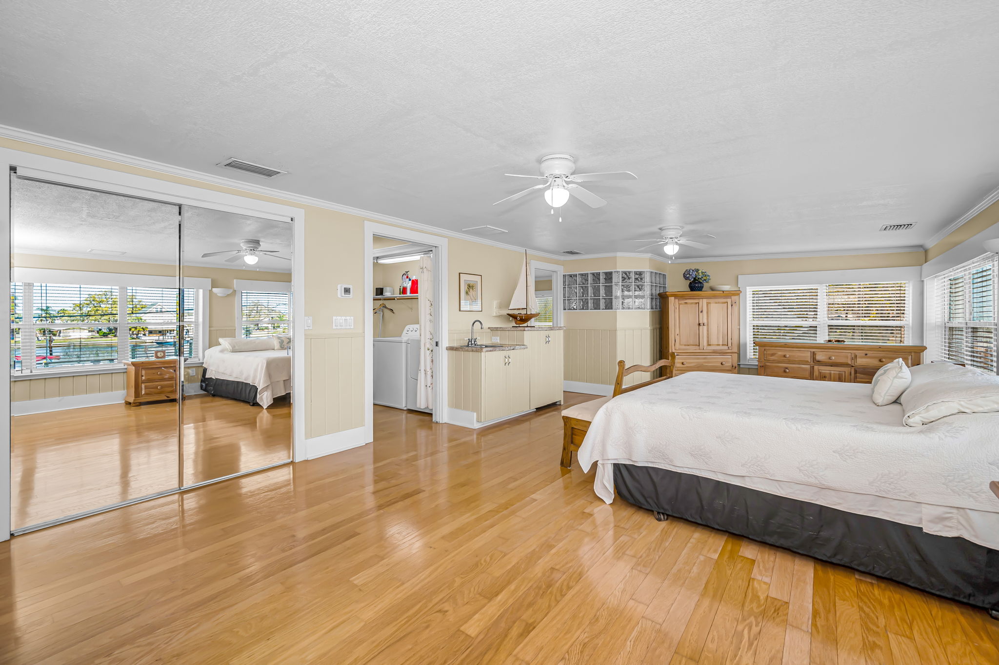 Upper Level Primary Bedroom1f