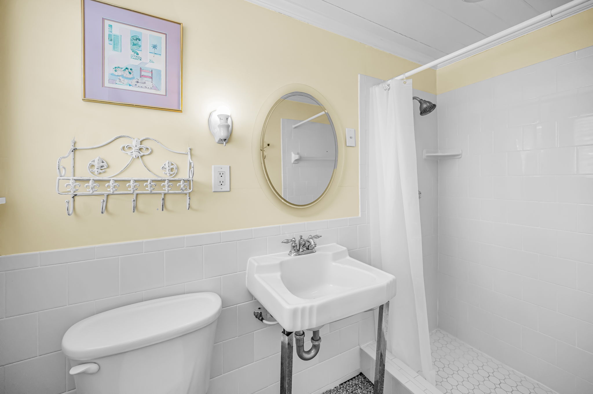 Upper Level Primary Guest Bathroom2