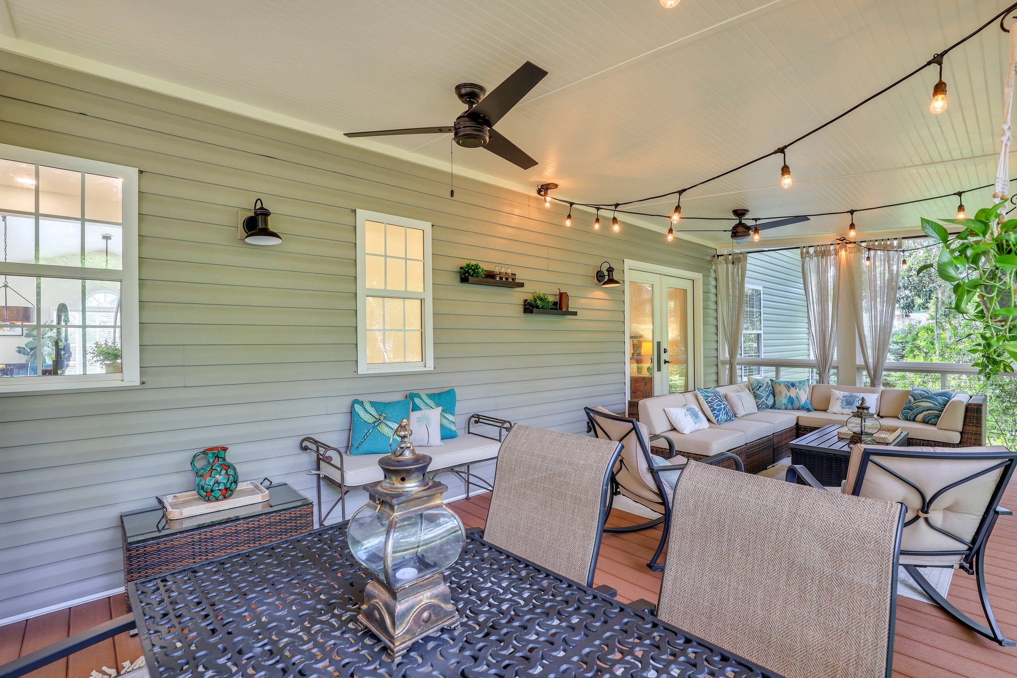 Screened-in Porch