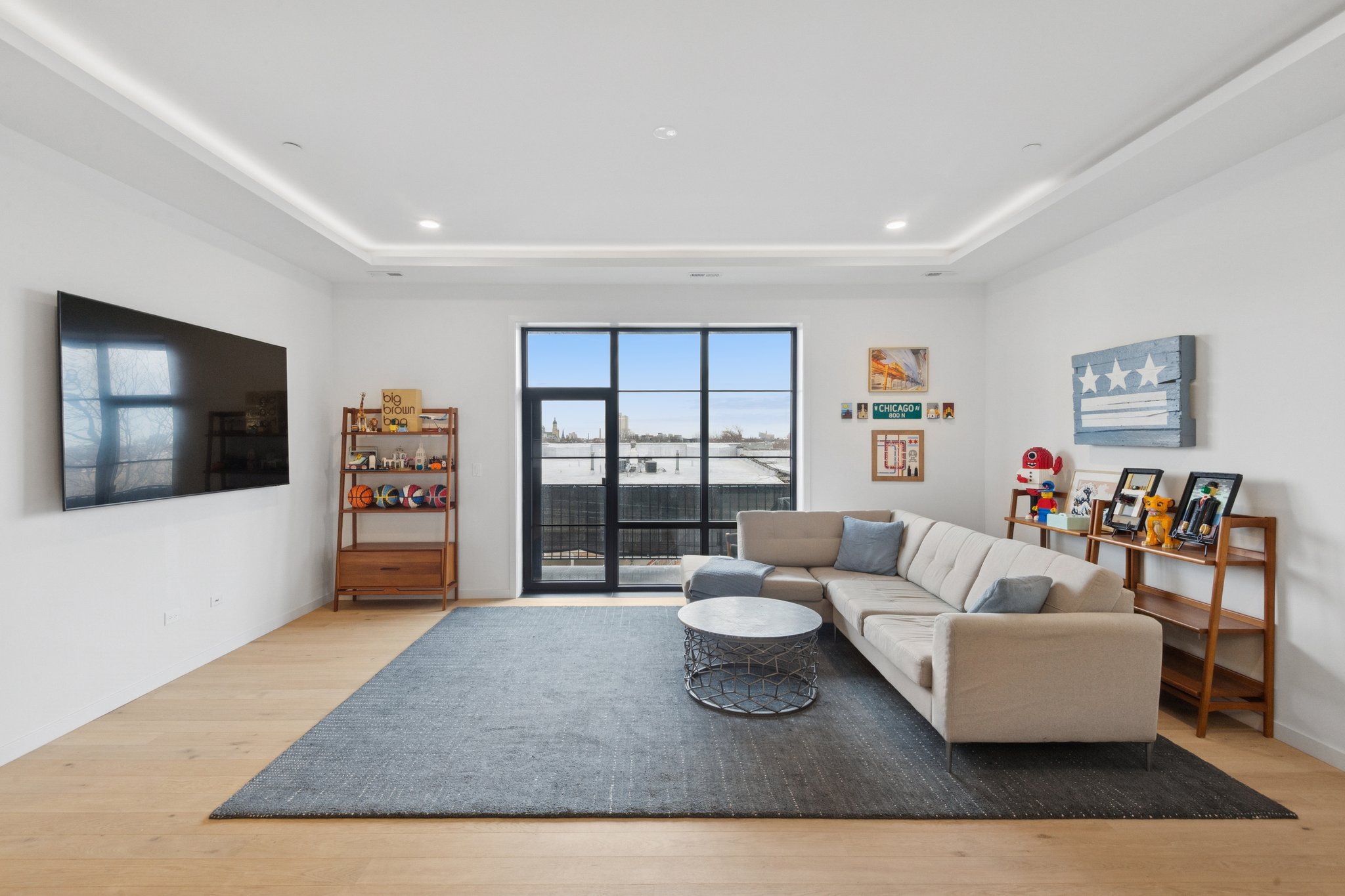 504 N Leavitt St_003.jpg