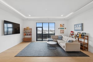 504 N Leavitt St_003.jpg