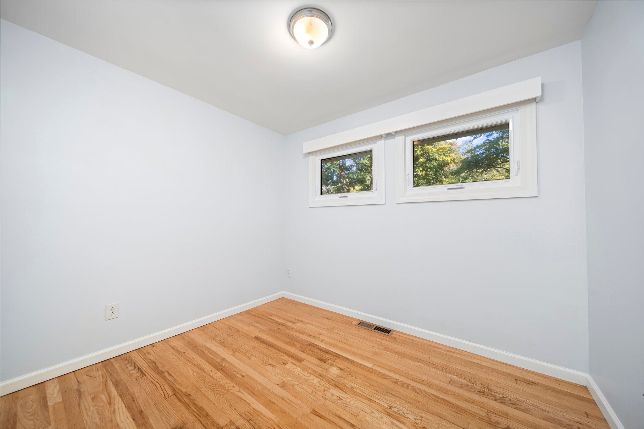 504 Terrace Dr, Traverse City, MI 49686, USA Photo 17