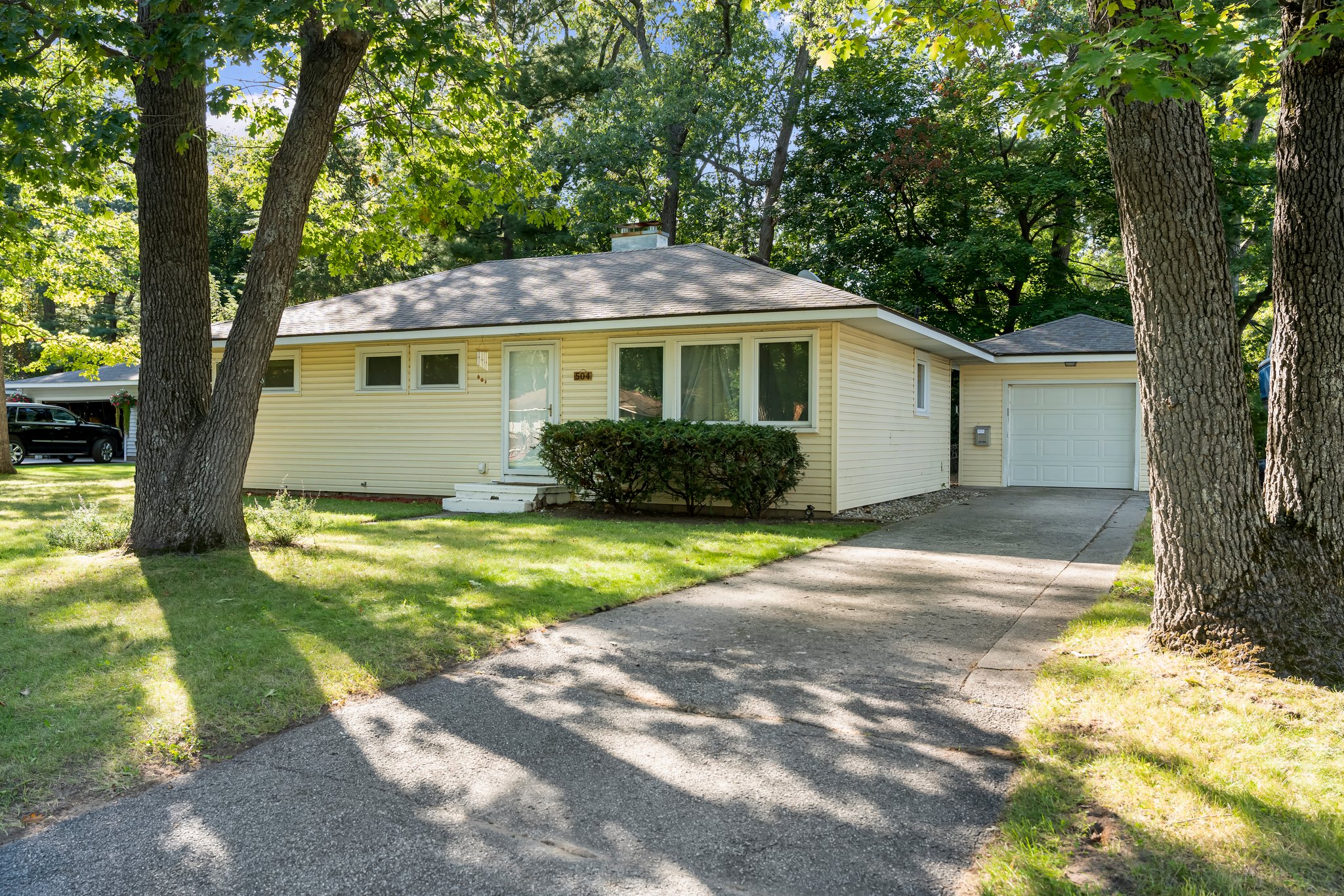 504 Terrace Dr, Traverse City, MI 49686, USA Photo 2