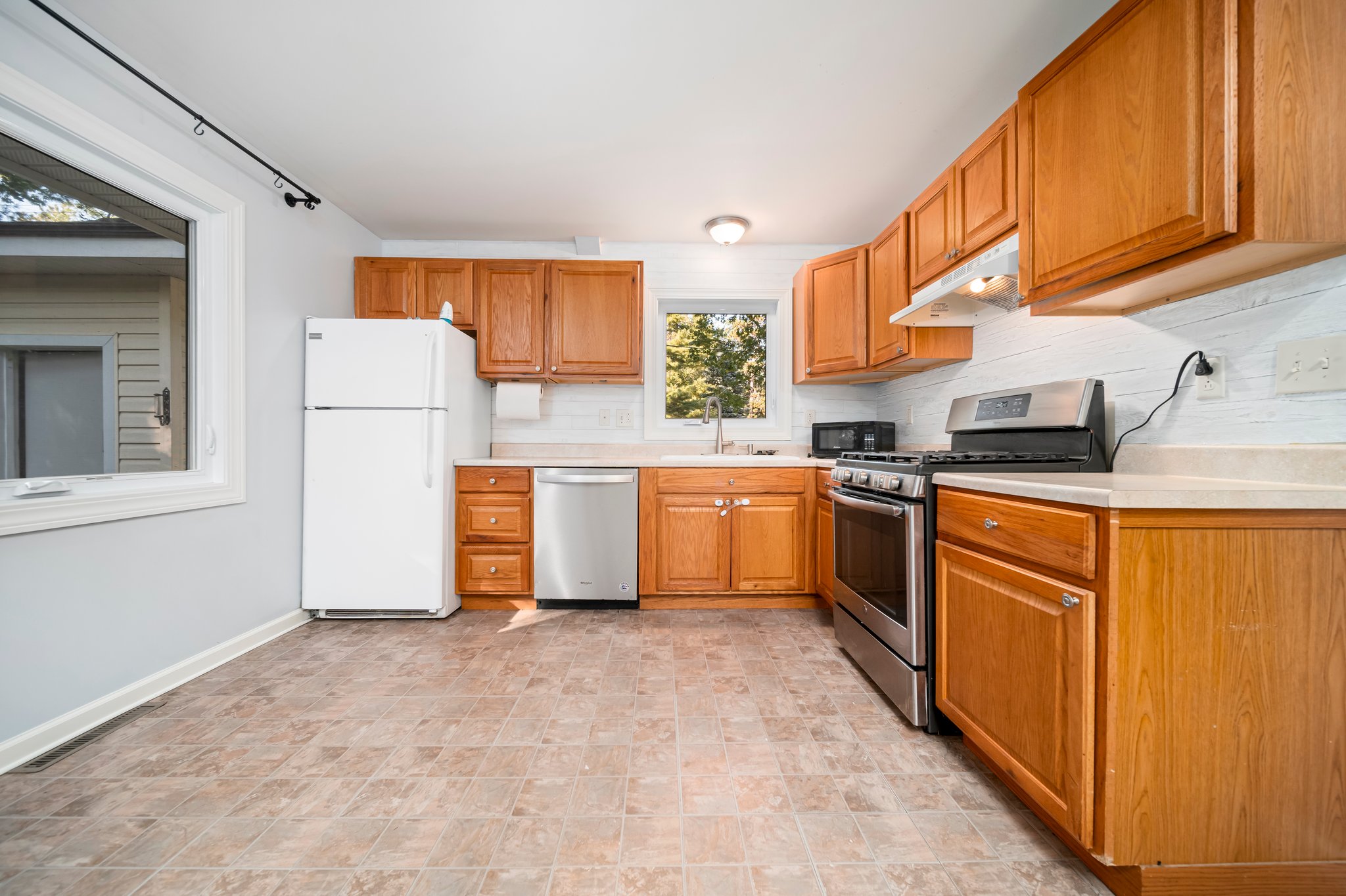 504 Terrace Dr, Traverse City, MI 49686, USA Photo 23
