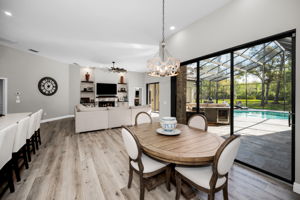 Kitchen Eat-in Area2