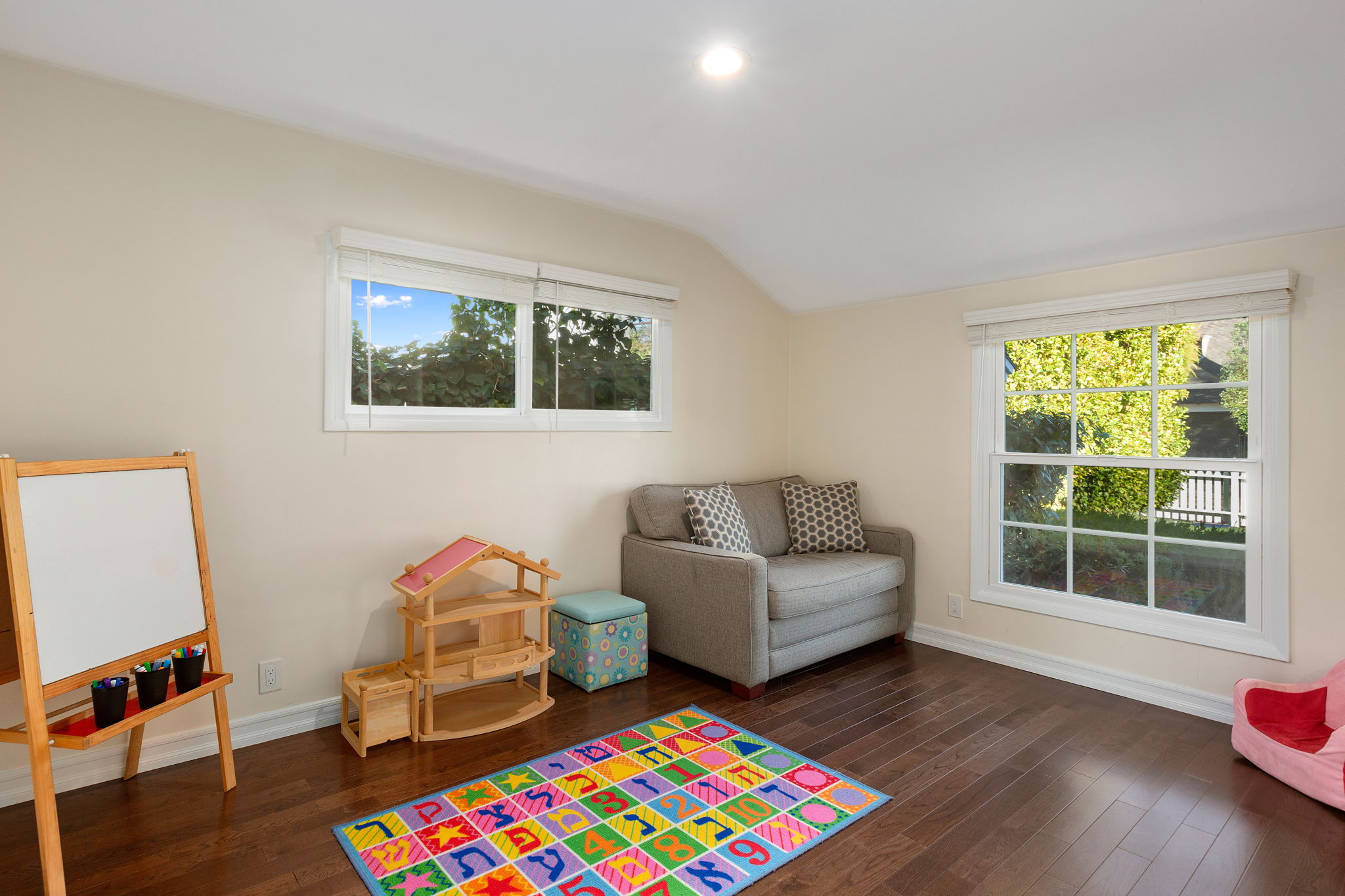  5047 Bellaire Ave, Los Angeles, CA 91607, US Photo 15