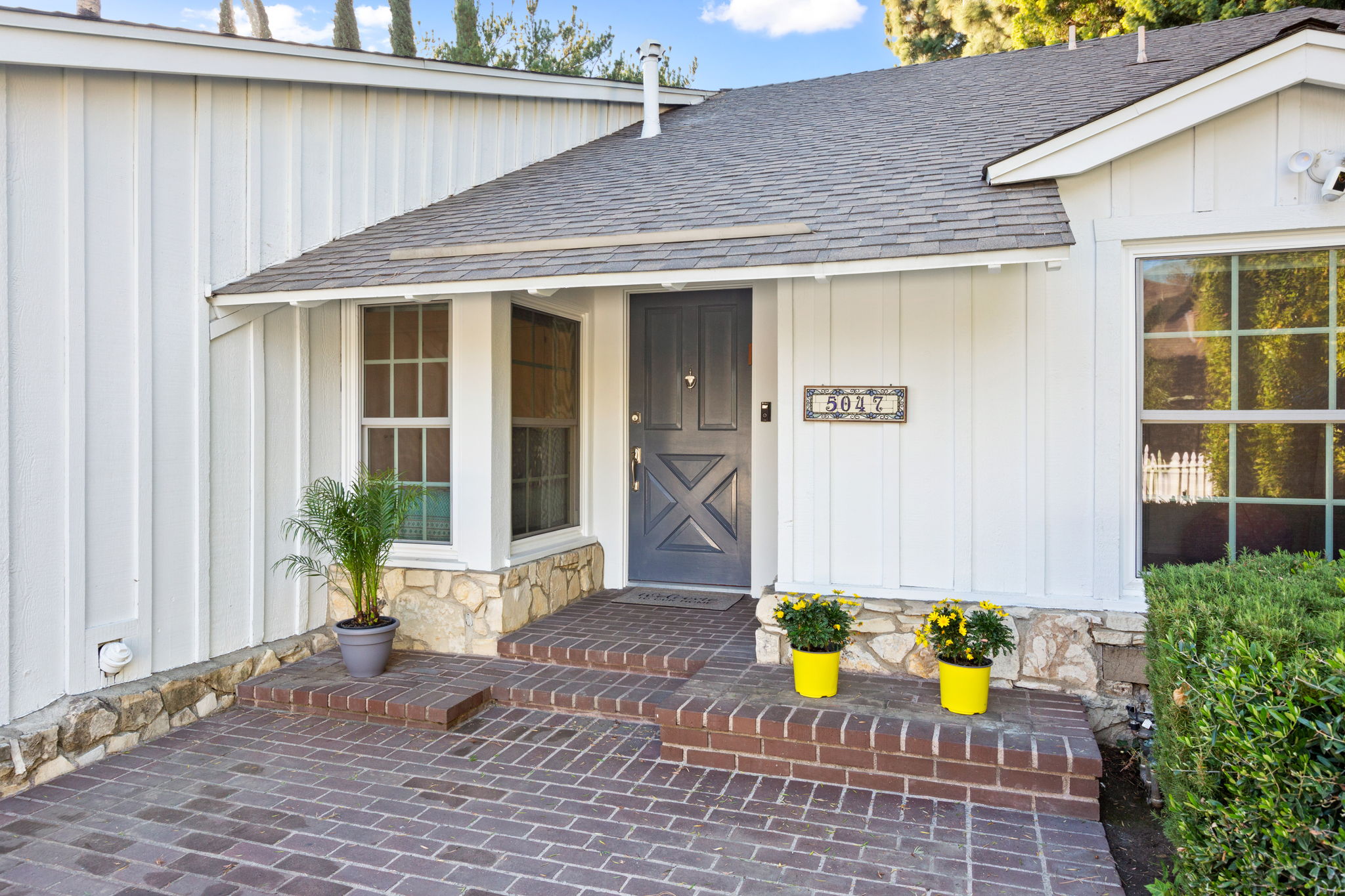  5047 Bellaire Ave, Los Angeles, CA 91607, US Photo 5