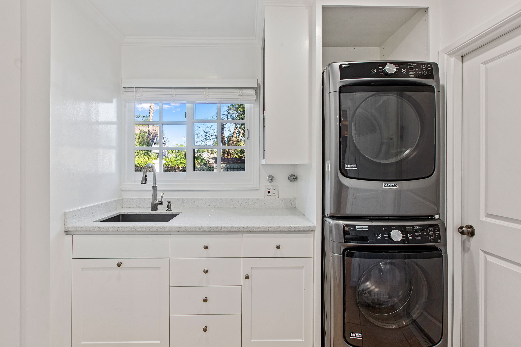  5047 Bellaire Ave, Los Angeles, CA 91607, US Photo 12