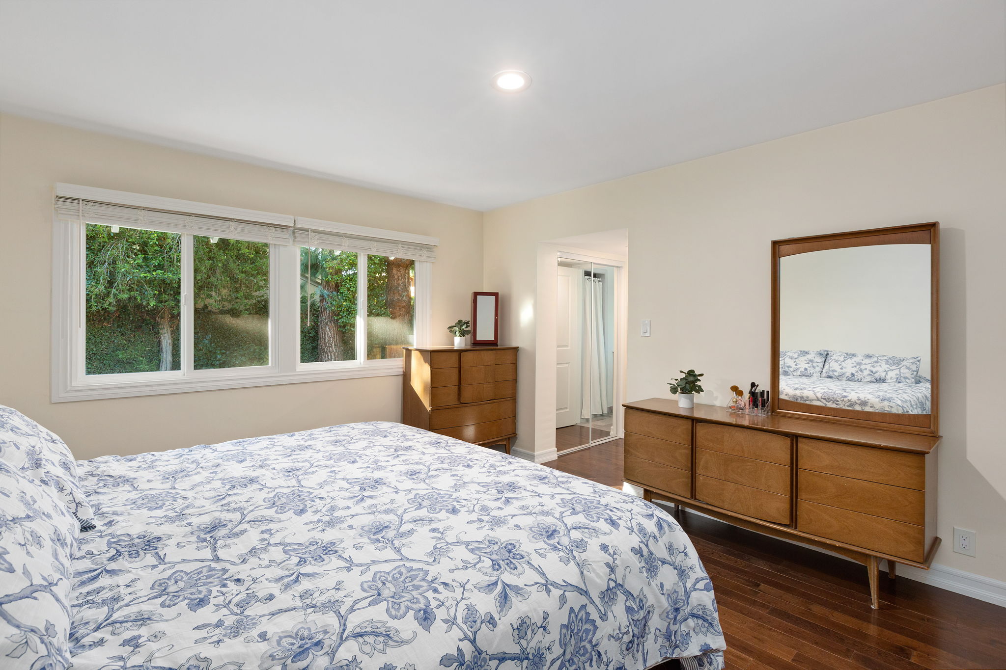  5047 Bellaire Ave, Los Angeles, CA 91607, US Photo 19