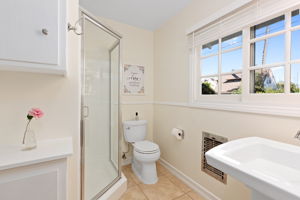  5047 Bellaire Ave, Los Angeles, CA 91607, US Photo 12