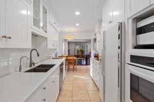  5047 Bellaire Ave, Los Angeles, CA 91607, US Photo 10