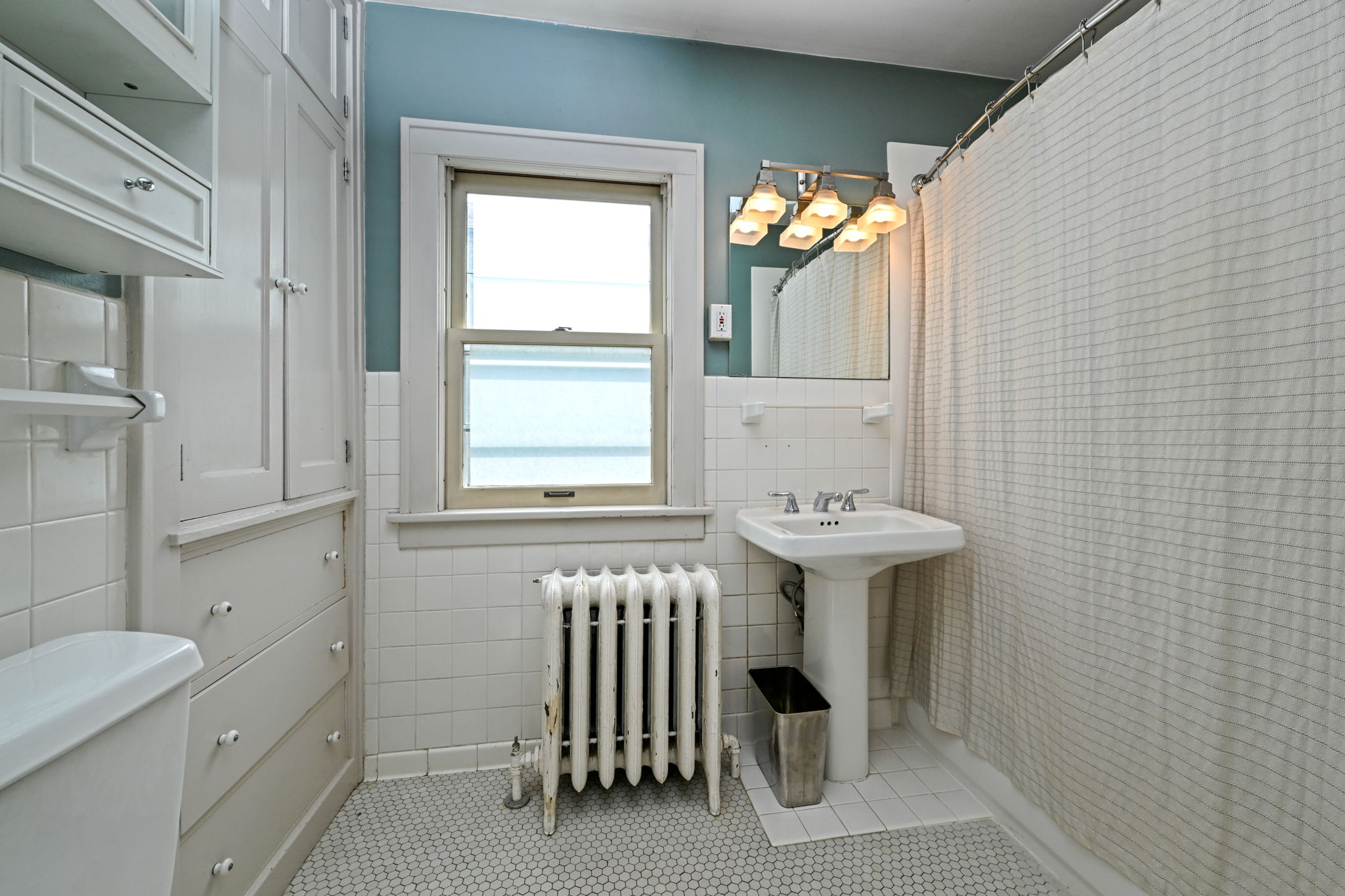 Full Bath - Upper Level